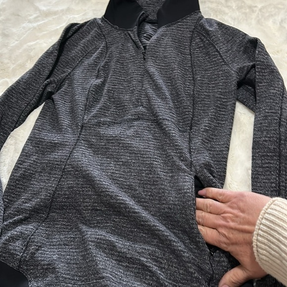 Lululemon 1/2 Zip Pullover - Picture 4 of 10